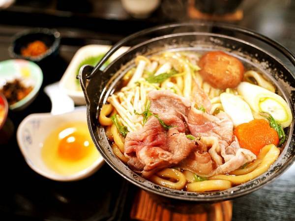 すき焼きが段違いにおいしくなる！　割り下に牛乳を入れる裏技に「嘘でしょ」「試してみる」