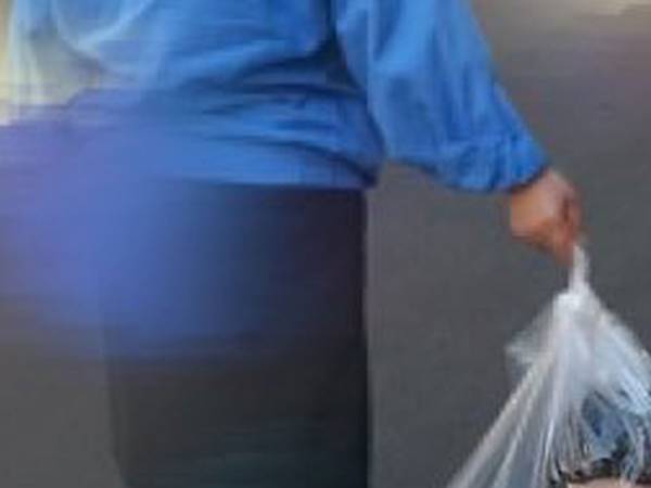 社員が持っていた袋の中に入っていたモノは？　「リアルすぎてビビった！」