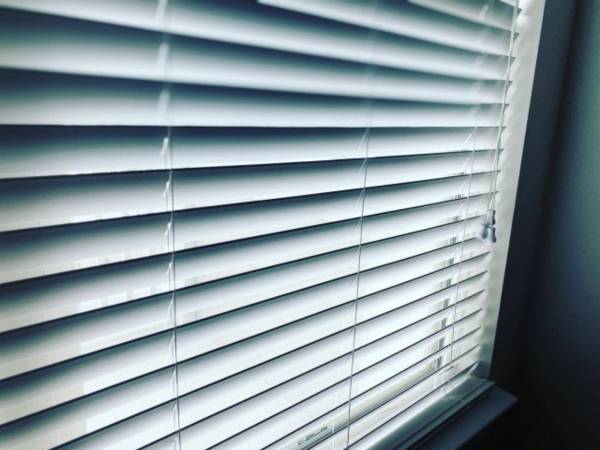 その手があったか！　面倒なブラインド掃除をラクに終わらせる裏技