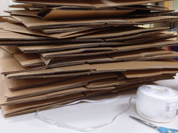 段ボールを５秒でまとめる紐の結び方に「すばらしい」「早速やる」