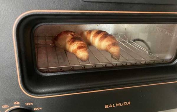 「簡単に焼けた！」「お店レベル」　成城石井の『冷凍ミニクロワッサン』は朝食やおやつにピッタリ