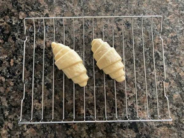 「簡単に焼けた！」「お店レベル」　成城石井の『冷凍ミニクロワッサン』は朝食やおやつにピッタリ