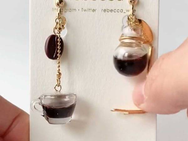 「もはや芸術品」「売ってほしい」　ミニチュア付きのイヤリングにネットが注目