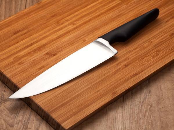 奇跡の応急処置！　切れ味の悪くなった包丁を蘇らせる裏技