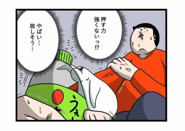 インコの『戦闘力』に驚き　飼い主がペットボトルを持っていると？　「どこからそんな力が」