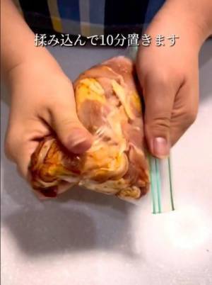 「おいしそう」「拍手」　卵たっぷり『チキン南蛮ホットドッグ』の作り方