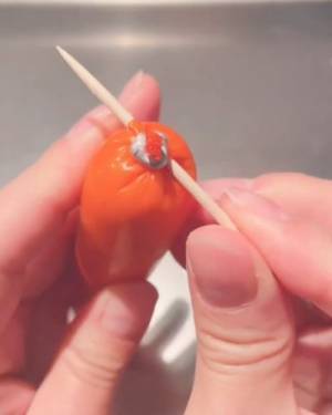 もう歯を使う必要なし！　魚肉ソーセージの袋を一瞬で開ける裏技