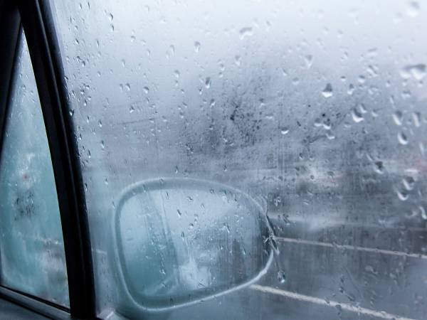 自動車学校が紹介した車のガラスを曇りづらくする方法に「目からウロコ！」