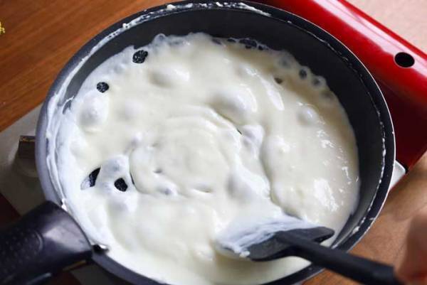 フライパン１つで作る、プルップル『牛乳クリーム』が話題　「神レシピ」「永遠に食べられそう」
