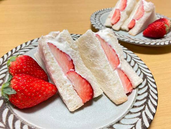 生クリームを『あるもの』で代用してフルーツサンドを作ると？　「これは食べたい」