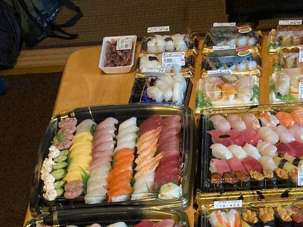 親戚の集まりで『食べ物』を持ち寄った結果？　オチに「爆笑した」「ある意味最高じゃん！」