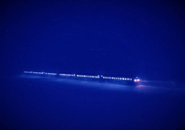 「ドラマがある」「感動した」　ポスターのような鉄道写真がネットで話題に