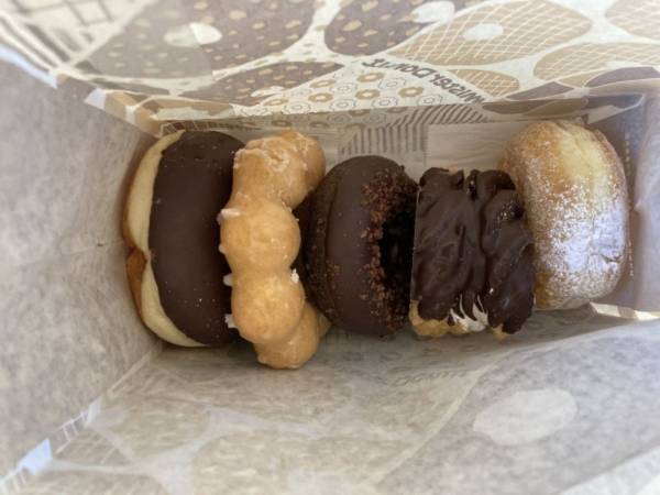 グルメ研究家が教えるミスドの裏技カスタム　チョコファッションに追いホイップができる？