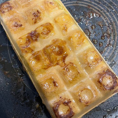 まるでベルギーワッフル！？　焼きチョコモナカジャンボのポテンシャルに「これやる」「斬新」