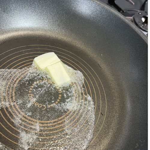 まるでベルギーワッフル！？　焼きチョコモナカジャンボのポテンシャルに「これやる」「斬新」