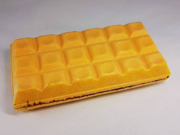 まるでベルギーワッフル！？　焼きチョコモナカジャンボのポテンシャルに「これやる」「斬新」