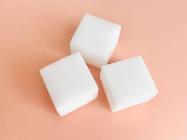 知らなかった…！　メラミンスポンジで水回りを掃除する時の注意点