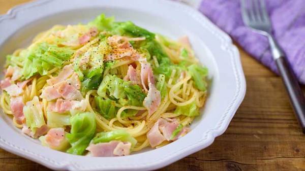 「春キャベツを見かけたら絶対作って」　スーパーが紹介するレシピに「これはあかんやつ…」