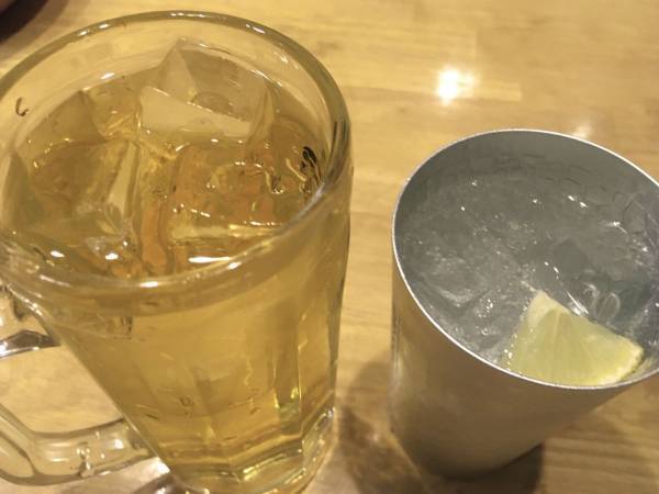 ニッカウヰスキー公式が教える『レモンの皮ごとハイボール』に「うまそー」「早速作る」