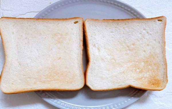 １００円均の『トースターバッグ』で普通の食パンを焼いたら…　想像以上の焼き上がり！