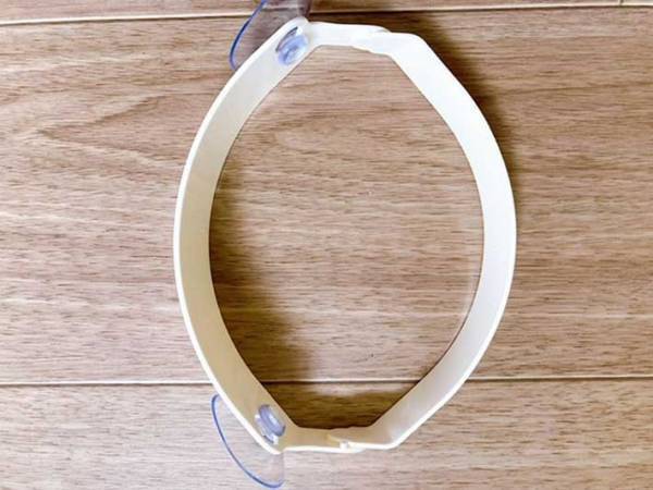 三角コーナー代わりに！　１００均の『ダストホルダー』が「ピッタリ」「広々使える」