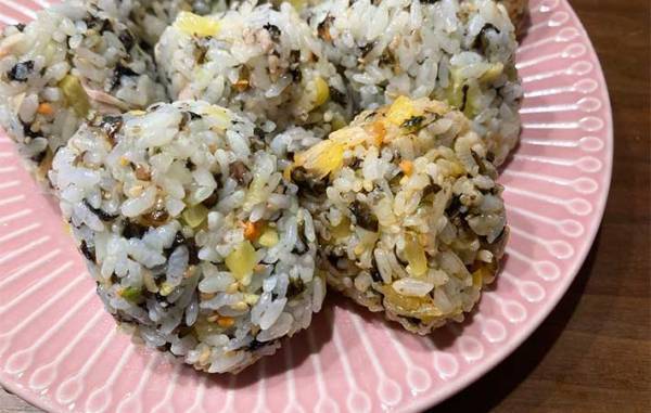 別名『悪魔のおにぎり』はダテじゃない…　やみつきになる『韓国おにぎり』を簡単手作り！