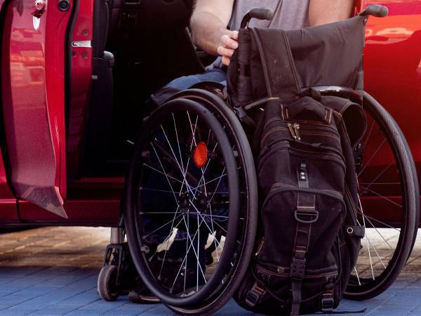 トヨタが紹介した車いす利用者が運転時に困ることに「ハッとした」「ありがた迷惑になる」