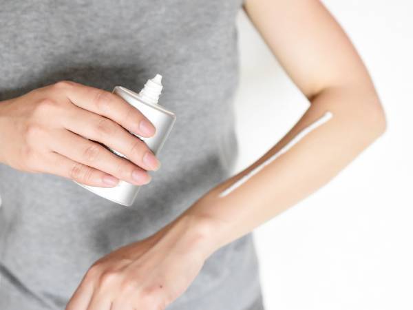 日焼け止めを使った掃除方法に「捨てなくてよかった」「便利すぎる」