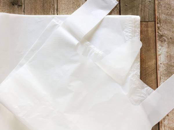 おばあちゃん直伝「レジ袋をサッと開ける方法」に『やってみます』『ありがとう』