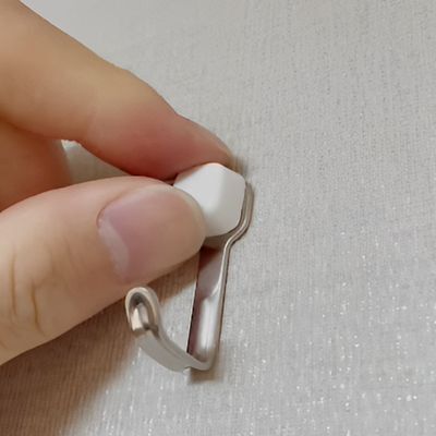 壁掛けしたい人必見！　賃貸でも使用できる１００均アイテムとは