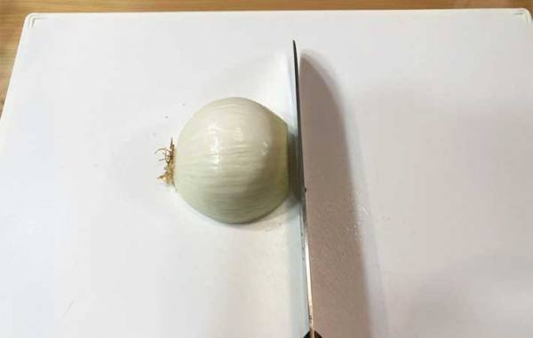 「水にさらすより甘い！」　辛いオニオンスライスを『すぐ甘くする方法』とは？