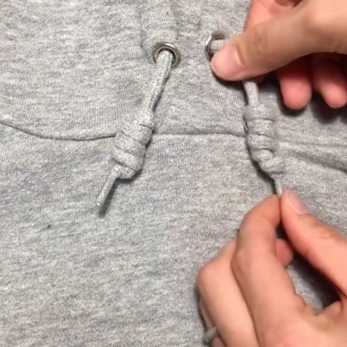 す、すぐにやる…！　パーカーのひも抜けがち問題を解決する便利な裏技
