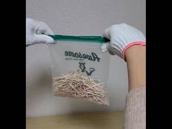 バラバラの『つまようじ』を整えるライフハック　動画に「すごい助かる」「効果的な方法！」