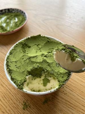安直すぎても誰もやらないよね？　市販のバニラアイスに抹茶振りかけが地味うまい
