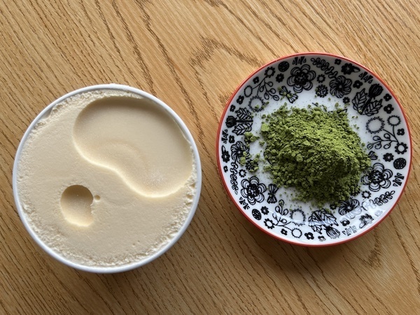 安直すぎても誰もやらないよね？　市販のバニラアイスに抹茶振りかけが地味うまい