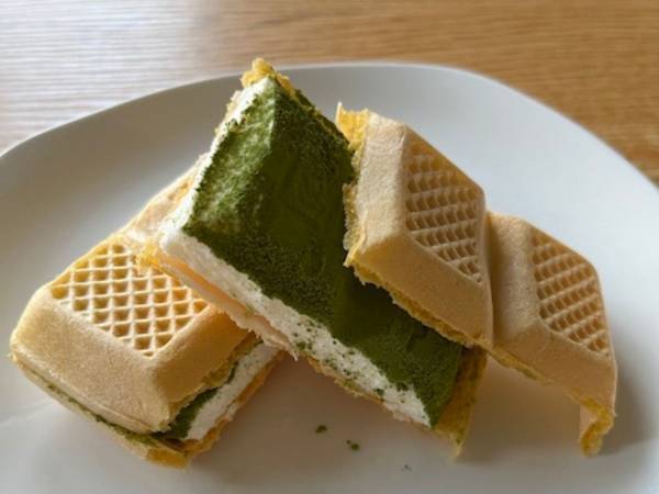 安直すぎても誰もやらないよね？　市販のバニラアイスに抹茶振りかけが地味うまい