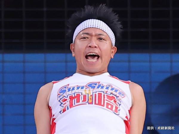 車を駐車場から出してギョッ！　サンシャイン池崎の車に『人がへばりついていた話』に反響