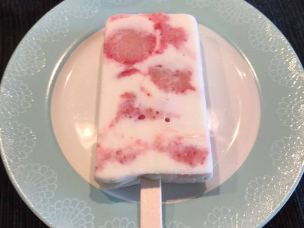 手を汚さずに棒アイスを食べる発想が天才のたぐい