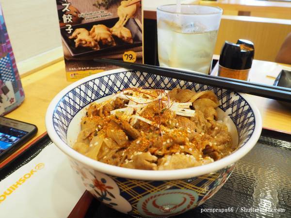 吉野家で『迷惑動画』撮影の３０代男性　供述に「信じられない」「目を疑ったわ」