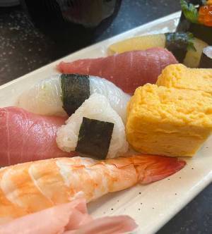 なにコレかわいい…！　寿司に紛れていた『おまけ』にキュンとする人が続出！