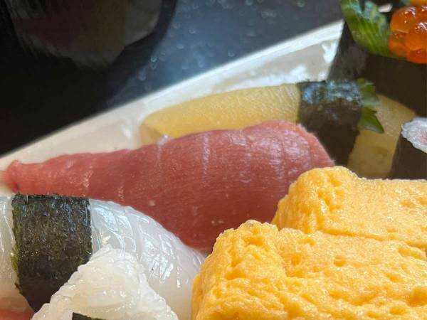 なにコレかわいい…！　寿司に紛れていた『おまけ』にキュンとする人が続出！