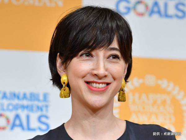 滝川クリステルが１０数針縫った眼帯姿を公開　『注意喚起』に「自分も気を付けたい」