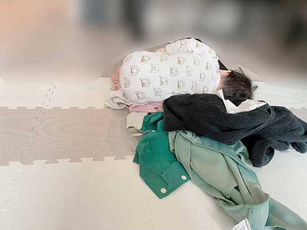 慣らし保育にまだ慣れない１歳息子　帰宅後の姿が、コチラ