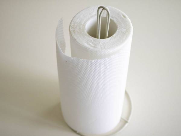 こ、これは快感…！　キッチンペーパーのヒラヒラを一発で大人しくさせる裏技