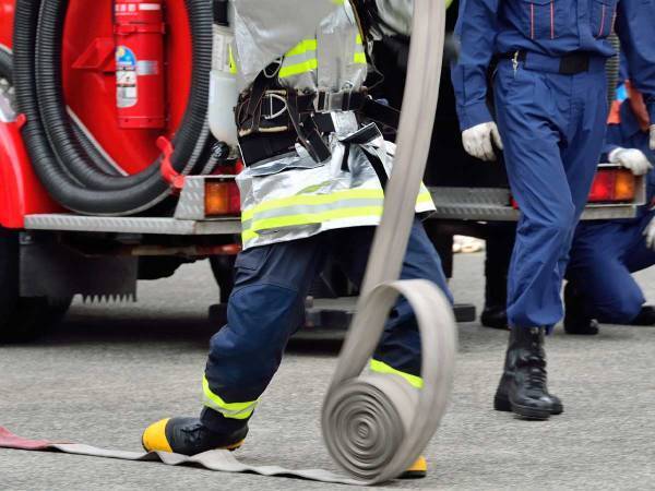 穴があいてしまった『ホースの活用法』　消防士ならではのアイディアが「とっても素敵！」と話題