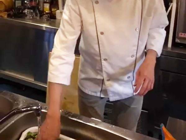 「お店みたいなサラダが食べたい」　シェフが教える裏技に「謎が解けた」「おいしさの秘密はこれか」