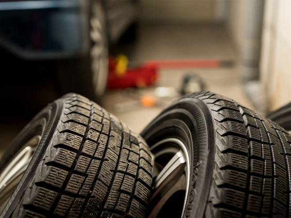 「出ていると危険！」　ブリヂストンが夏タイヤ寿命のポイントを紹介