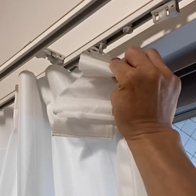 何この汁？　レースカーテンを２年越しに漂白剤に漬けてみた結果…