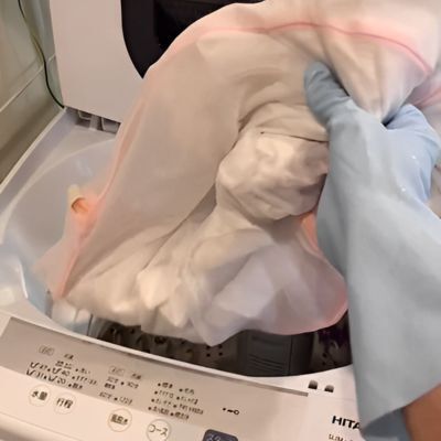 何この汁？　レースカーテンを２年越しに漂白剤に漬けてみた結果…