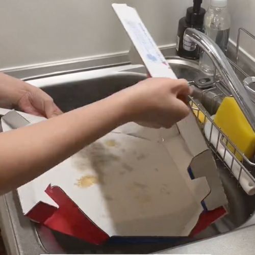 ピザの箱をスマートに畳む方法に「めっちゃ便利」「実用的！」